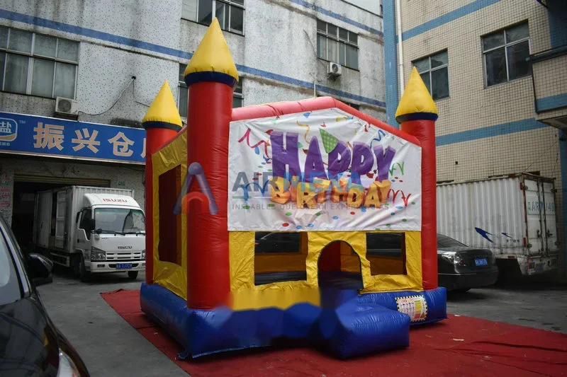 Castillo inflable clásico de 4.5x4.5 metros con paneles decorativos personalizables