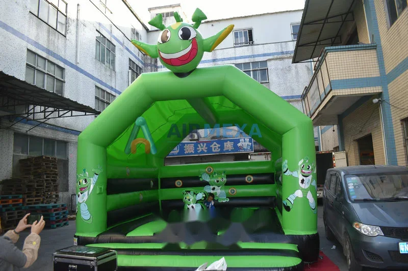 Castillo inflable interactivo compatible con sistema de proyección IPS en evento