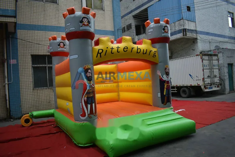 Castillo inflable temática medieval con torres, instalado para fiesta infantil
