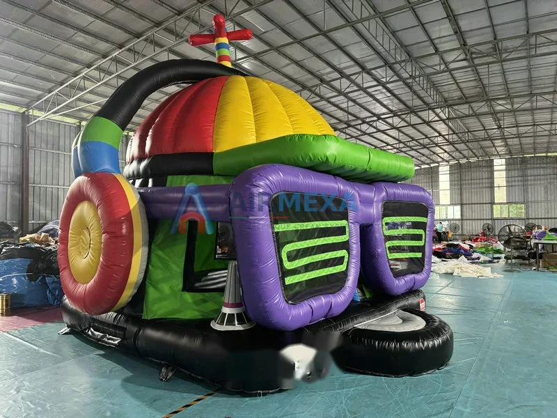Castillo inflable temático disco de colores vibrantes instalado para fiesta