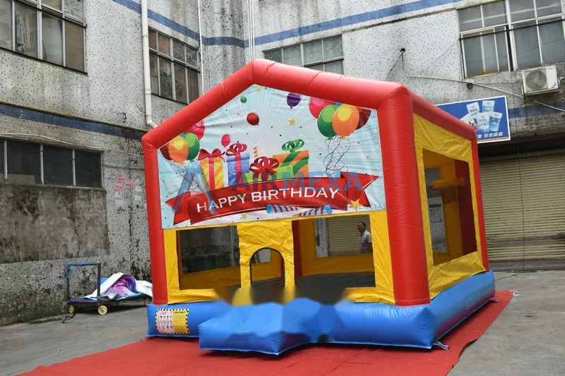 Castillo inflable temático de cumpleaños de 4.5x4.5 metros instalado en jardín