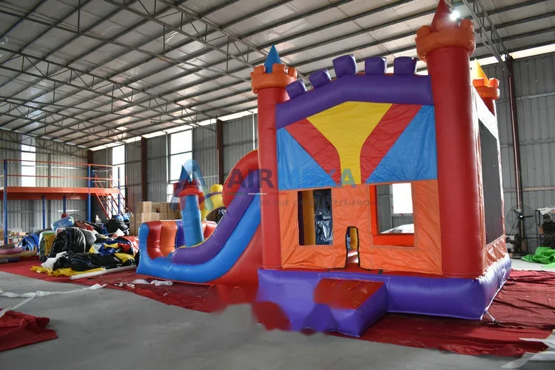 Castillo inflable compacto con resbaladilla para renta de eventos