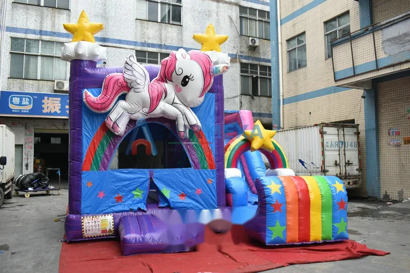 Combo inflable temático de unicornio con resbaladilla en tonos pastel