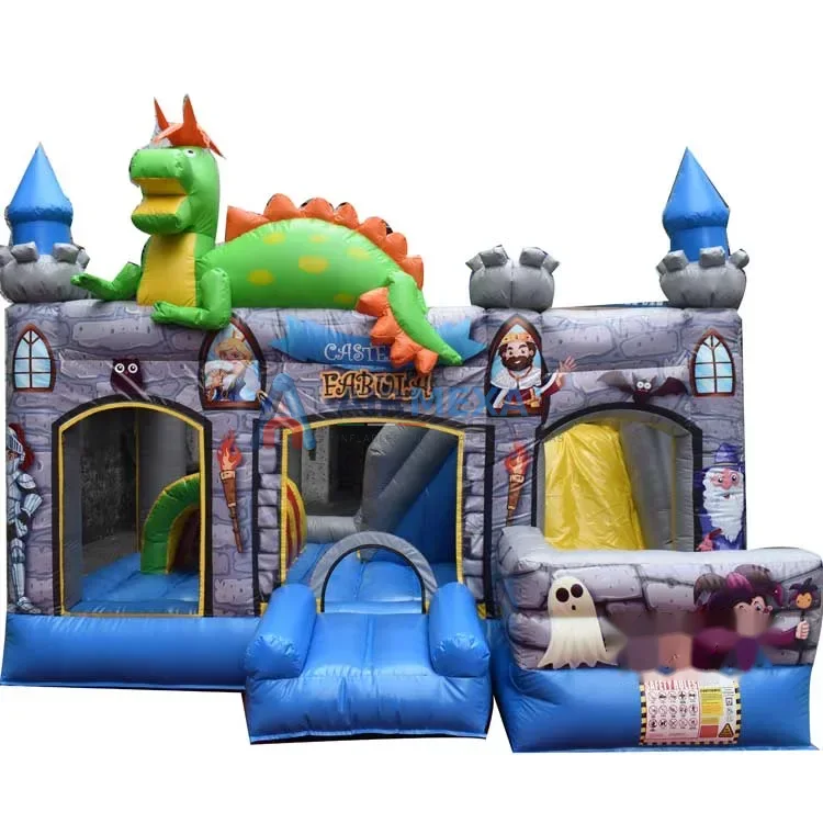 Castillo inflable combo con temática de dinosaurio y resbaladilla en jardín