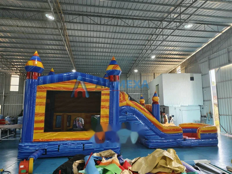 Tobogán inflable acuático Heat Castle con alberca de aterrizaje instalado al aire libre