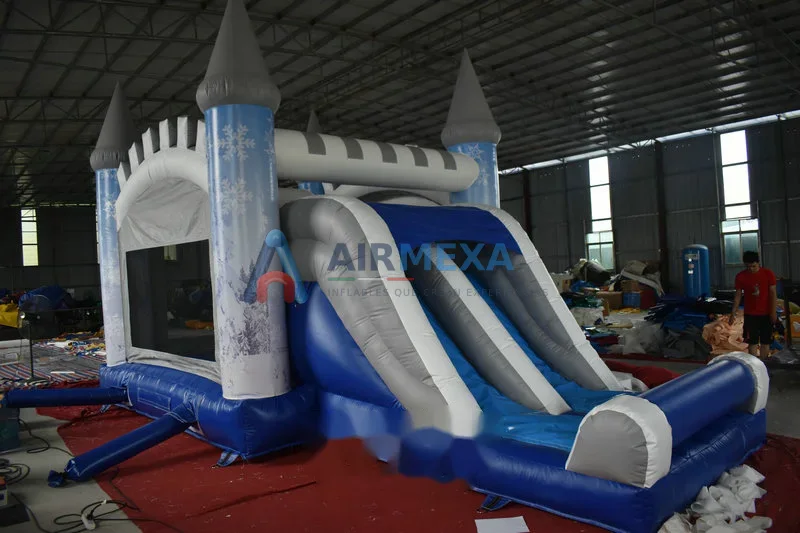 Combo inflable con temática de montaña nevada y resbaladilla para renta comercial
