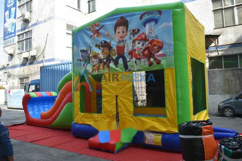 Combo inflable Panel con resbaladilla instalado en espacio angosto, uso comercial