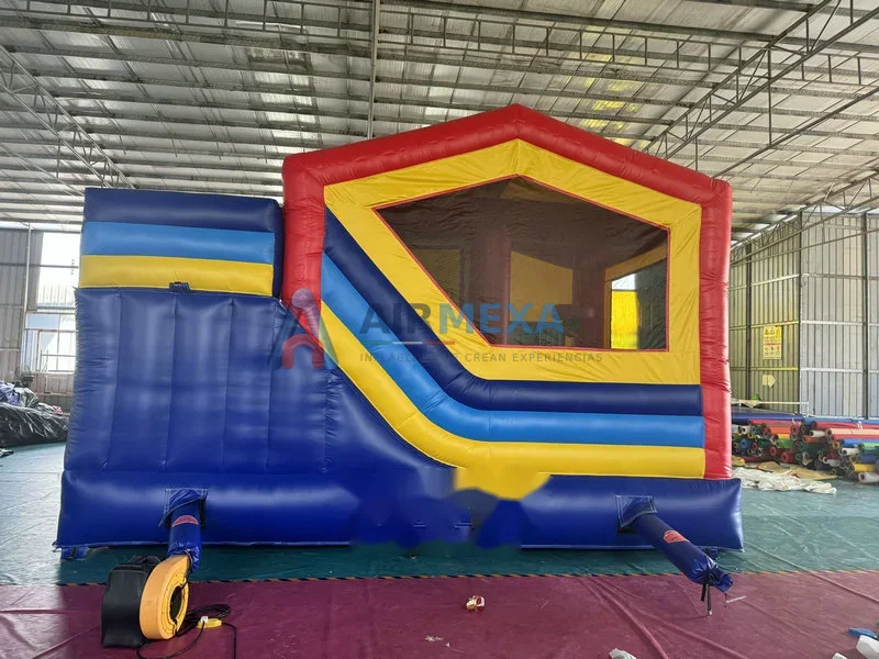 Combo inflable compacto con resbaladilla y banner personalizable en un evento