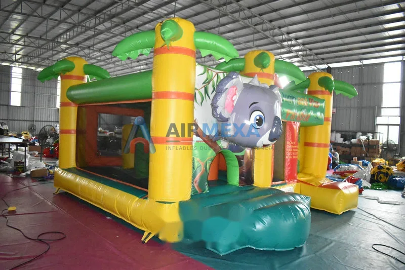 Castillo inflable combo con temática de koala y resbaladilla en evento infantil