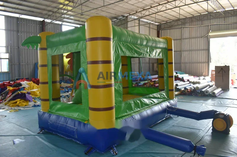 Combo inflable mini temática león con resbaladilla y área de brincolín