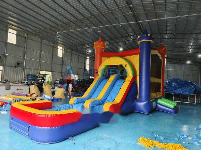 Castillo inflable combo arcoíris con alberca y resbaladilla instalado al aire libre