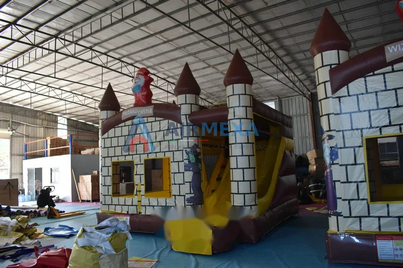 Combo inflable 4 en 1 temática mago con resbaladilla y muro de escalada