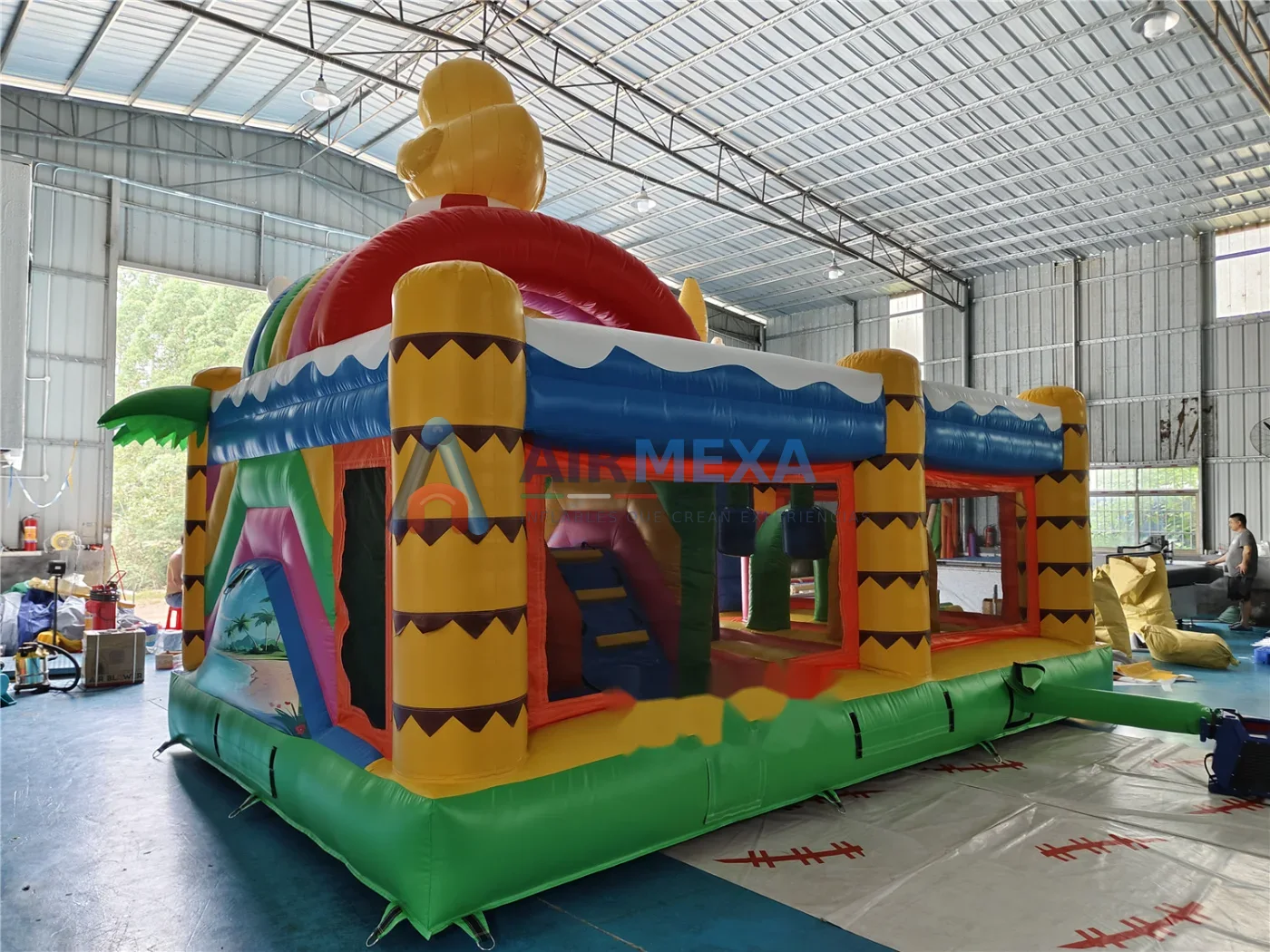 Combo inflable con doble resbaladilla y área de brincolín para renta comercial