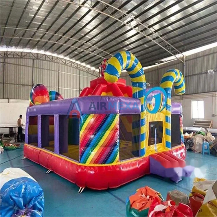 Combo inflable temático navideño de dulces con resbaladilla y brincolín