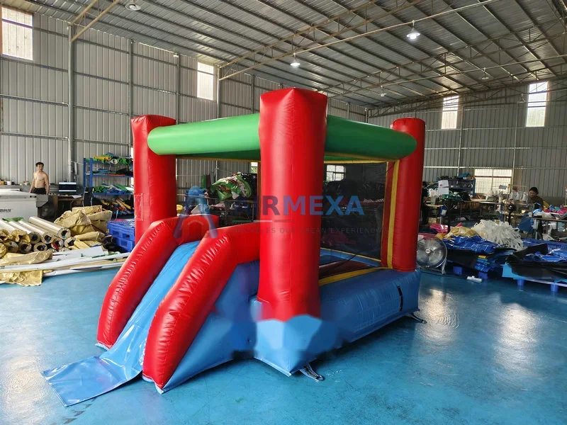 Castillo inflable pequeño con resbaladilla para espacios reducidos
