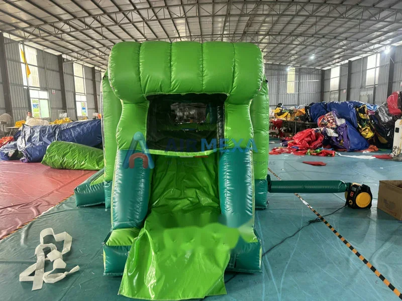 Combo inflable con doble resbaladilla y temática de dinosaurio en evento