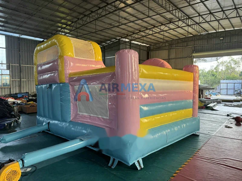 Combo inflable temático arcoíris en tonos rosas con resbaladilla para fiestas infantiles
