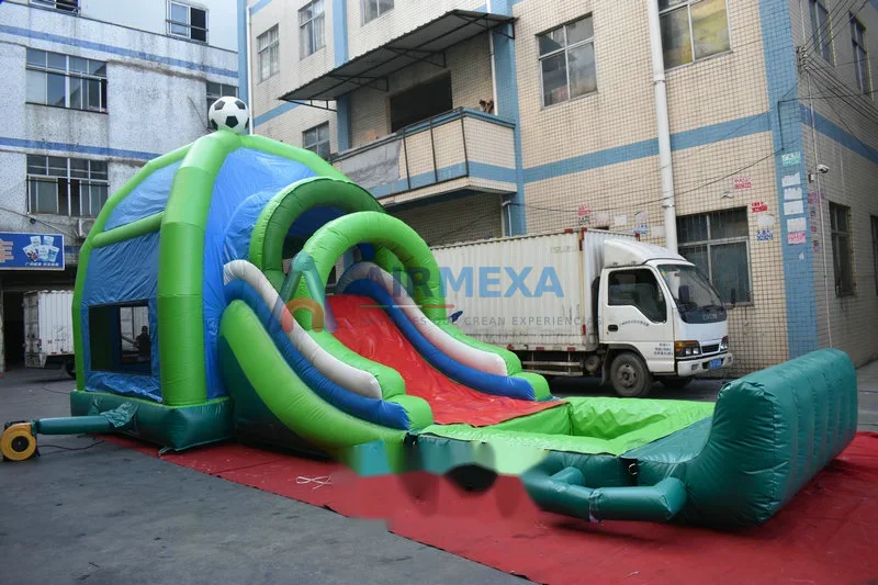 Combo inflable con temática de fútbol, brincolín y resbaladilla, uso comercial