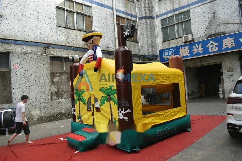 Castillo inflable temático pirata de 3x3 metros instalado para fiesta infantil