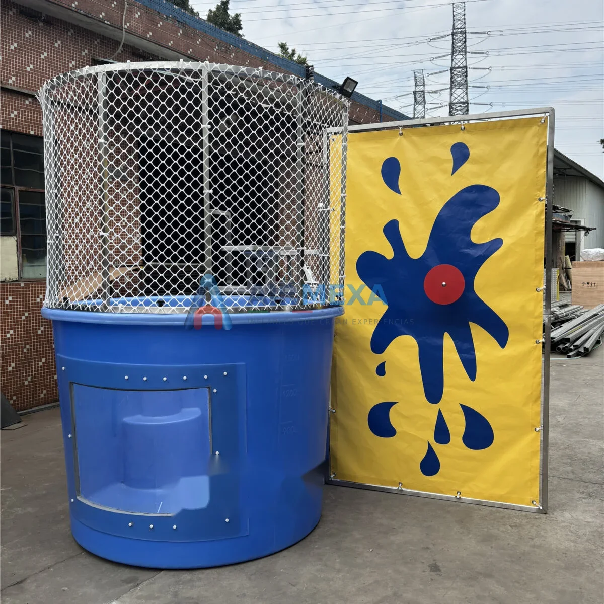 Dunk tank comercial portátil con cabina y tanque rígido para eventos