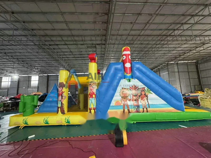 Pista de obstáculos inflable con temática western instalada en evento al aire libre