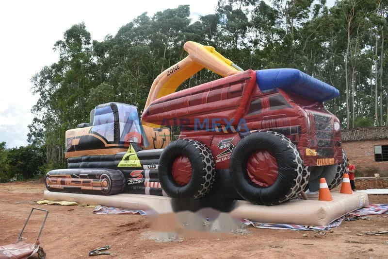 Pista de obstáculos inflable temática construcción con túneles y rampa final
