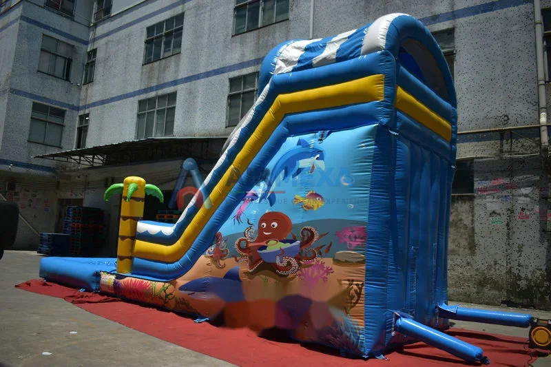Resbaladilla inflable temática de tiburón de uso comercial instalada en evento