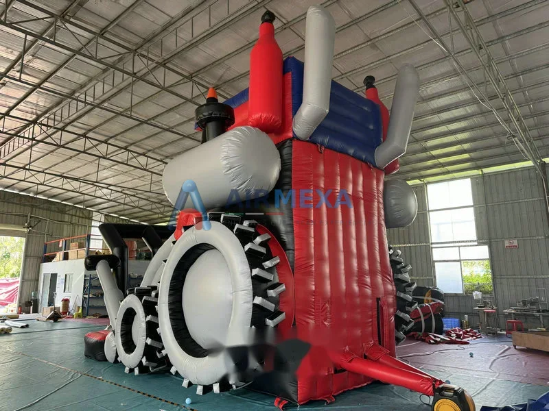 Resbaladilla inflable con temática de camión monstruo instalada en evento comercial