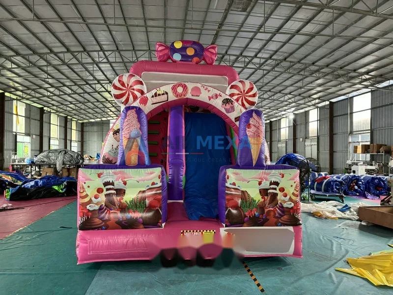 Resbaladilla inflable temática de dulces de uso comercial instalada en evento
