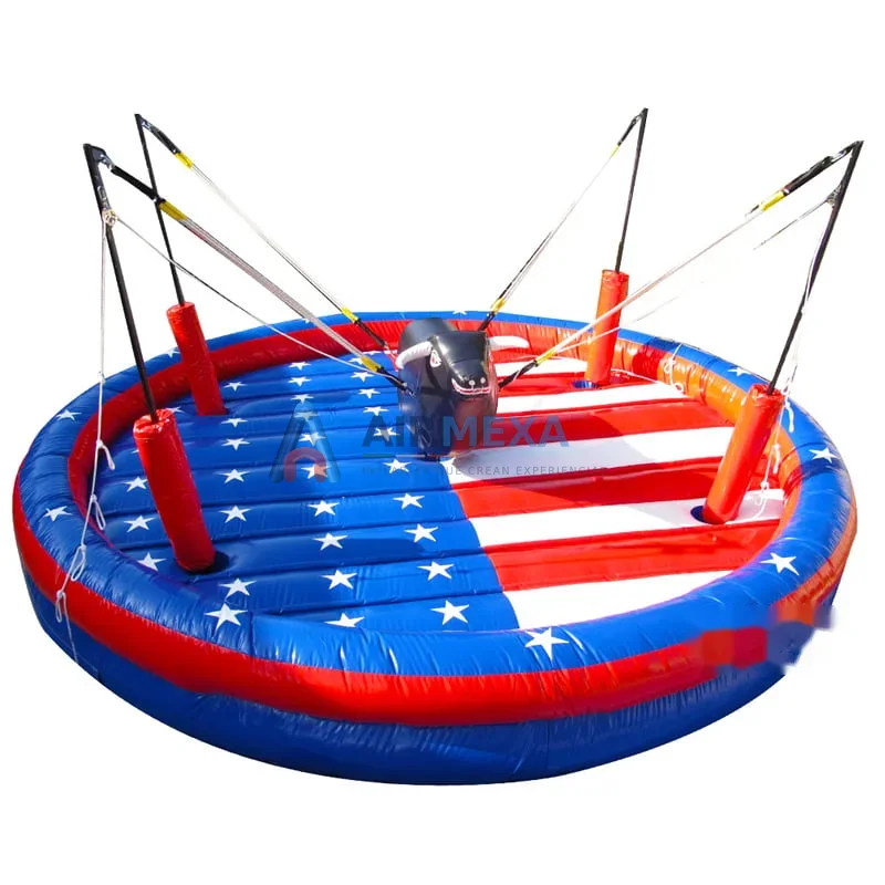 Toro mecánico inflable con colchón de seguridad instalado en evento