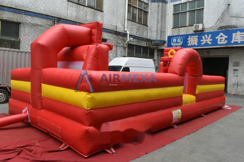 Cancha inflable de fútbol jabón con aro de básquetbol instalada en evento