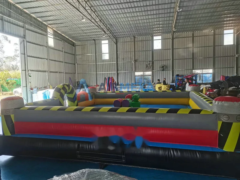 Juego inflable de justas Joust con dos pedestales y varas acolchonadas