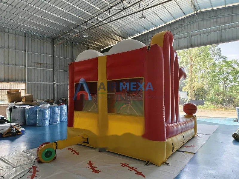 Cancha inflable de básquetbol compacta instalada en evento con aro y tablero