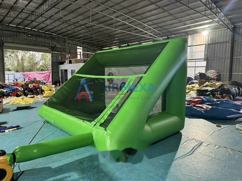 Juego inflable Shootout de fútbol con portería de paneles instalado en evento