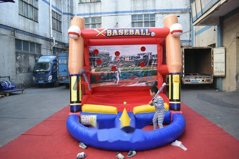 Juego inflable de béisbol Batter Up con paneles objetivo instalado en evento