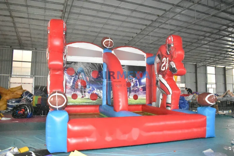 Juego inflable First Down de tiro de football americano instalado en evento