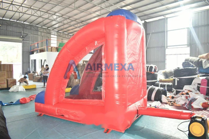 Juego inflable de frisbee compacto instalado en activación de marca