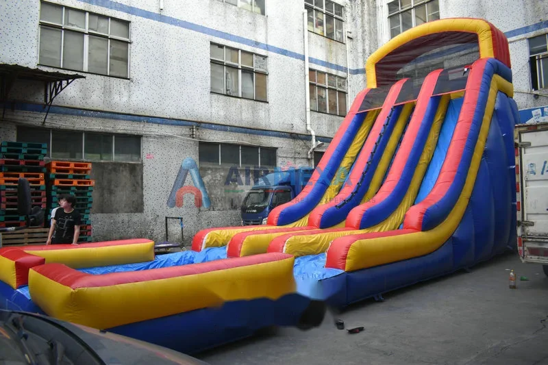 Resbaladilla acuática inflable de doble carril con alberca instalada en balneario