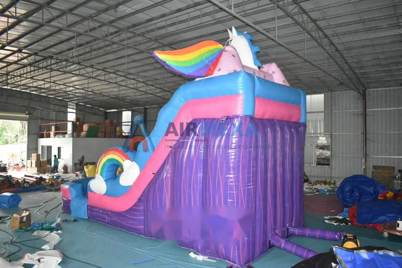 Resbaladilla acuática inflable temática de unicornio con alberca al final
