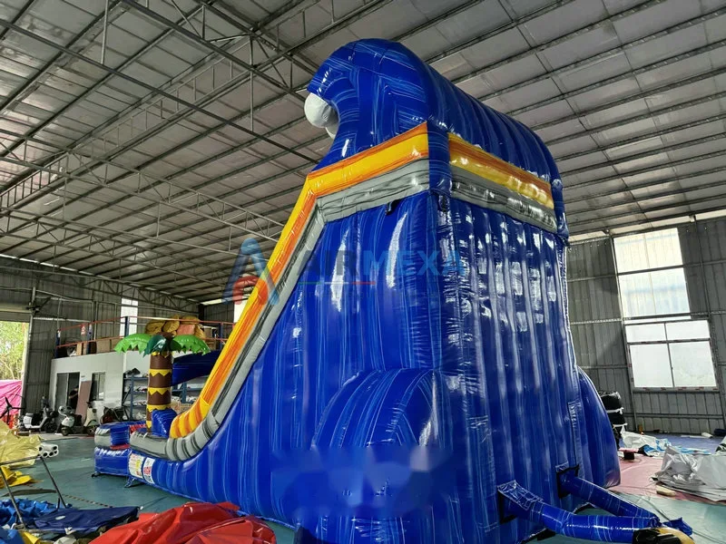 Resbaladilla acuática inflable Bubble Slide con paneles burbuja instalada en balneario