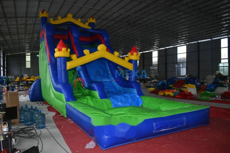 Resbaladilla acuática inflable de 16 pies en uso durante evento con agua