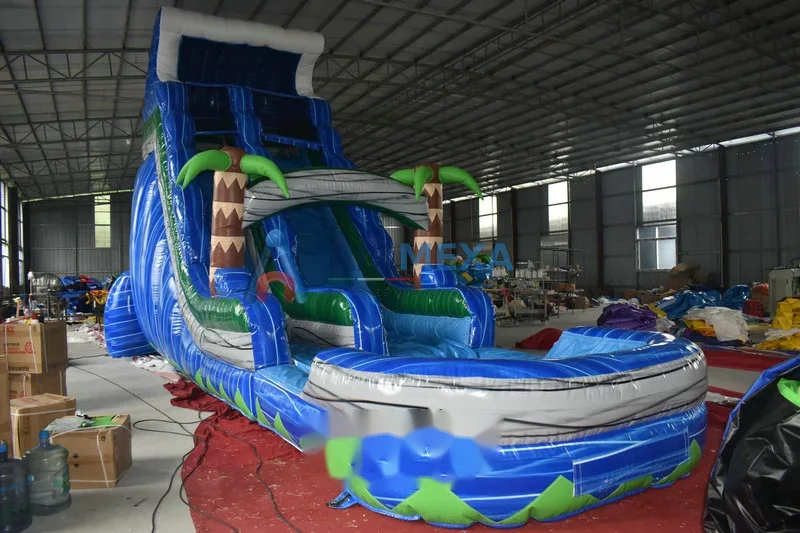 Resbaladilla acuática inflable de 6 metros instalada con piscina de recepción